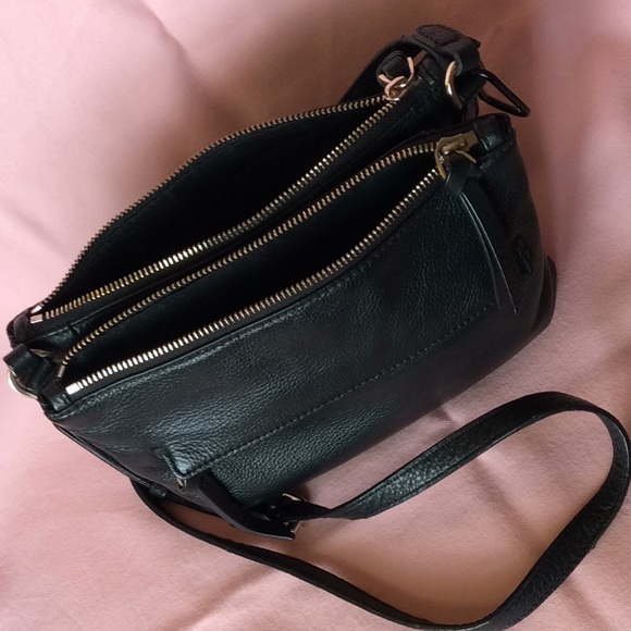 FINAL SALE PRICE Vince Camuto Buttery Black Leather Crossbody Bag - Picture 3 of 4